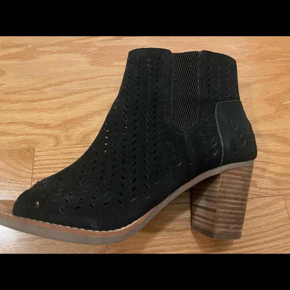 Toms Black Suede Open Toe Ankle Booties - Size 8 - Picture 2 of 5